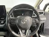 大きなステアリングで運転しやすいです