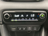 オートエアコンは温度を設定するだけで、自動で風量などを設定してくれます。運転しながら操作も必要ないので、安全性も向上します。
