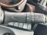【オートライト(AUTO)】外の明るさをシステムが感知して、自動でヘッドライトが点灯します。ヘッドライトをつけ忘れを防ぐ便利機能です。
