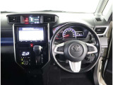 高いホールド性で運転姿勢が安定します。長距離ドライブでも疲れにくいのが魅力です。快適なドライビングライフをお送りください♪
