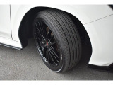 タイヤサイズは225/45R18です