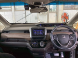 フロントガラスが大きく、ワイドな視界で運転もしやすくなるように、設計されています。