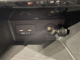 USBポート・アクセサリーソケット。