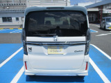こちらはバックモニターも付いているので、駐車や細い路地の後退にも安心です!
