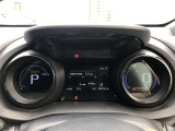 大型メーターで視界も良好な運転席廻りです。運転時の視線移動が少なくて済むので、安全性にも一役かってくれます。