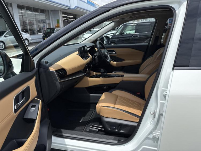 みらいCO　ゴールデンオーク　助手席側 日産 エクストレイル 1.5 G e-4ORCE 4WD の中古車詳細 (12,640km, B