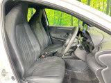 運転席まわりには十分なスペースがあり、大柄な方でもゆったり運転していただける環境です。