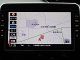 【ナビ】メモリーナビ(MM521D-L)付きです。目的地を設定すれば初めての場所でも簡単に行くことができます。もちろん音楽だって聴けちゃいます♪