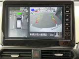 アラウンドビューモニター装備!空から見ているような映像によって不慣れな場所での車庫入れや縦列駐車等はもちろん狭い道でのすれ違いも安心♪