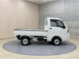 全車1年間の走行距離無制限のロングラン保証付きです。また、さらに安心をお求めの方には1年〜2年の保証延長ができる「ロングラン&alpha;保証」(有償)もお選びいただけます。