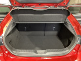 ラゲッジルーム内の凹凸をなくす事でスッキリした広がりを造りだし、荷物がスムーズに出し入れできる気持ちよさ、使い易さを実現!