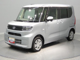 【冬道も心強い4WD】雪国でも安心の設計です。乗車前に車内を温められる遠隔操作キーや、万が一の映像を残せる機能を備え、ご家族での長距離移動まで利便性高く活躍します。