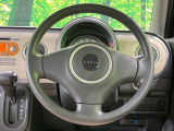 インテリアに合わせたデザインのステアリングは、運転される方のことも考え、運転しやすい形状、大きさです。是非一度、実際に触ってお確かめください。