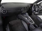 指定工場で車検までご対応可能。6ベイを完備したサービス工場を併設し、快適なAudiライフをサポートします。詳しくは0078-6002-900146中古車スタッフまで