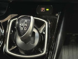 通常のオートマの作動とは違い、【スイッチ感覚】のシフトです! ●ハイブリッド車独特●のシフト♪ 是非、ご体感ください(^^)/