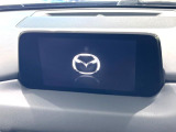 【マツダコネクトナビ】車内の雰囲気にマッチした一体型タイプのナビ。各種車輌設定やBluetooth再生等、様々な機能が楽しめます。直感的なダイヤル操作が可能で、使い勝手も良好です。