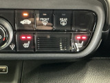 運転席/助手席シートヒーターで寒い日もすぐに温かくなり快適に過ごせます。2段階の温度調整が可能です