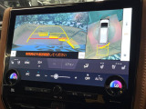 【パノラミックビューモニター】専用のカメラにより、上から見下ろしたような視点で360度クルマの周囲を確認することができます☆死角部分も確認しやすく、狭い場所での切り返しや駐車もスムーズに行えます。