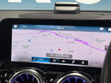 ●純正ナビ:一体感のあるナビは、高級感ある車内を演出してくれます。オーディオ機能も充実しておりますので、運転もより楽しめます♪