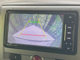 【バックカメラ】駐車時に後方がリアルタイム映像で確認できます。大型商業施設や立体駐車場での駐車時や、夜間のバック時に大活躍!運転スキルに関わらず、今や必須となった装備のひとつです!