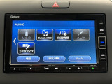 スマートフォンのような操作感の静電式タッチパネル。