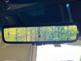 【デジタルインナーミラー】後席の大きな荷物や同乗者で後方が確認しづらい時でも安心!カメラが撮影した車両後方の映像をルームミラー内に表示。クリアな視界で状況の確認が可能です!