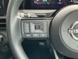 ナビの音量など車両情報を手元で操作できるハンドルスイッチ付き。