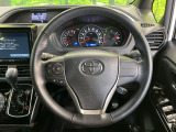 【純正革巻きステアリング】上質な革を使用することで、手にしっかり馴染みとても運転しやすいハンドルです♪