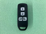 スマートキー付きですからドアロックの開閉およびエンジンスタートが楽々です。電動スライドドアの開け閉めもボタンで操作できます。