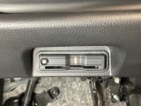 ハンドルの真下にETCがついています。高速道路の料金所の通過も楽々です。カードの取り出しもしやすい場所についています。