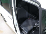 程よい硬さとホールド性が高いシートで長時間運転も快適です。