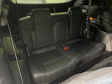 【電動格納サードシート】3列目はスイッチ一つでラクラク収納!荷物が多い時など座席を収納スペースに変更する際も、力は必要ありません!お子様でも簡単に操作していただけます!