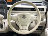 インテリアに合わせたデザインのステアリングは、運転される方のことも考え、運転しやすい形状、大きさです。是非一度、実際に触ってお確かめください。