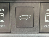 【パワーバックドア】スマートキーや運転席のボタンを押すだけでリアゲートが自動で開閉します!荷物を持っている時や、高い位置にあるバックドアを閉める際に便利な機能です♪