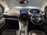 スッキリとまとめられた運転席周りで、運転を楽しくさせる内装です