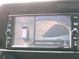 アラウンドビューモニター。クルマを上空から見下ろしているかのような映像で、駐車の際、周囲の安全を確認できます!