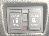 【両側パワースライドドア】スマートキーや運転席のスイッチで後席両側スライドドアの開閉が可能♪電動だから力を入れてドアを開ける必要が無く、小さなお子様でも簡単に開け閉めでき快適です♪