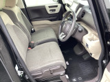 長時間運転しても疲れにくいフロントシート!高さ調整の出来る運転席ハイトアジャスター機能付き