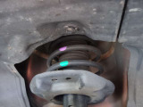 お車を安心してお乗りいただく為には、足回りの定期点検が欠かせません。日産サービスプログラム(有償)では半年ごとの点検をさせていただきます。