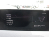 こちらのお車には先進安全装備が多数搭載されています。衝突被害を回避あるいは軽減するためのブレーキや、後方死角からの接近警報、車線逸脱を防止する警報装置など、詳しくはスタッフまでお尋ねください。