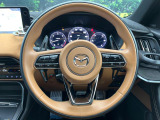 【純正革巻きステアリング】上質な革を使用することで、手にしっかり馴染みとても運転しやすいハンドルです♪
