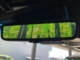 【デジタルインナーミラー】後席の大きな荷物や同乗者で後方が確認しづらい時でも安心!カメラが撮影した車両後方の映像をルームミラー内に表示。クリアな視界で状況の確認が可能です!