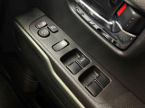 ご納車後の定期的点検に合わせて、「エンジンオイル&フィルター交換」を行うお得なメンテナンスパッケージの「安心メンテナンスパック」をおすすめしております。詳細については当店スタッフまでお尋ねください。