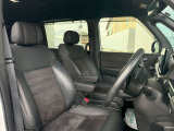 フロントシートのお写真です。 広い足元と、ゆったり座れるシートは長時間の運転でも疲れにくくなっております♪