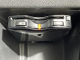 【ETC】有料道路を利用する際に料金所で停止することなく通過できる、ETC車載器(ノンストップ自動料金収受システム機器)が装備されています。セットアップを行うことで利用可能になります。