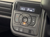 【オートエアコン】一度お好みの温度に設定すれば、車内の温度を検知し風量や温度を自動で調整。暑い&hellip;寒い&hellip;と何度もスイッチ操作をする必要はありません。快適な車内空間には必須の機能ですね♪