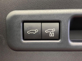 【パワーバックドア】スマートキーや運転席のボタンを押すだけでリアゲートが自動で開閉します!荷物を持っている時や、高い位置にあるバックドアを閉める際に便利な機能です♪