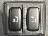 【両側パワースライドドア】スマートキーや運転席のスイッチで後席両側スライドドアの開閉が可能♪電動だから力を入れてドアを開ける必要が無く、小さなお子様でも簡単に開け閉めでき快適です♪
