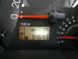 スピードメーターはシンプルで視認性に優れています。夜間でも見やすく、すっきりとまとまっているので運転に集中できますよ!