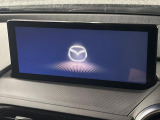 【マツダコネクト】車内の雰囲気にマッチした一体型タイプのディスプレイ。各種車輌設定やBluetooth再生等、様々な機能が楽しめます。専用SDカードのご購入で、ナビ機能も使用出来ます。
